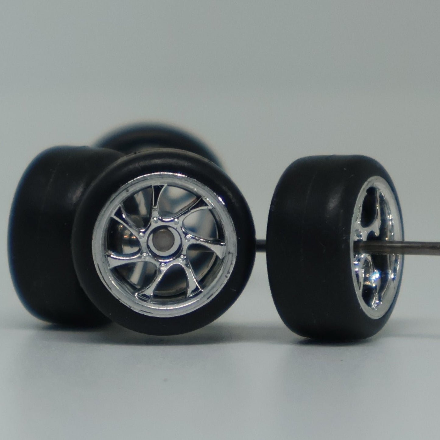 Llantas de Goma Escala 1:64 Básica Tipo B