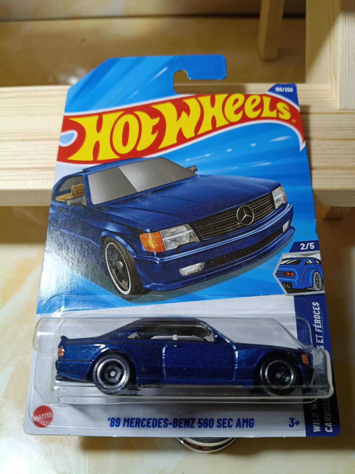 Hot Wheels '89 Mercedes-Benz 560 SEC AMG azul metálico - Wild Wagens 2/5