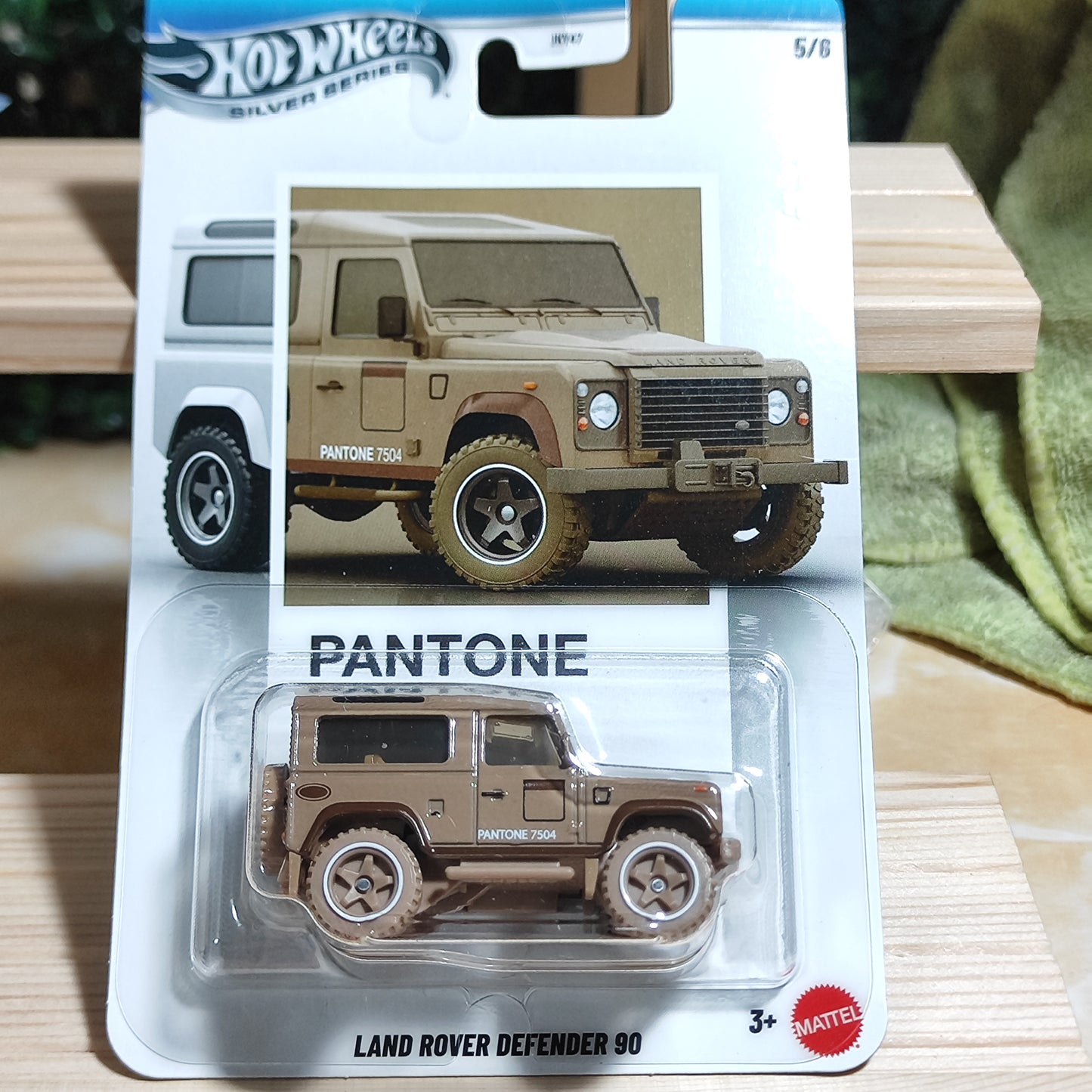 Land Rover Defender 90 Pantone 7504 - Hot Wheels Silver Series