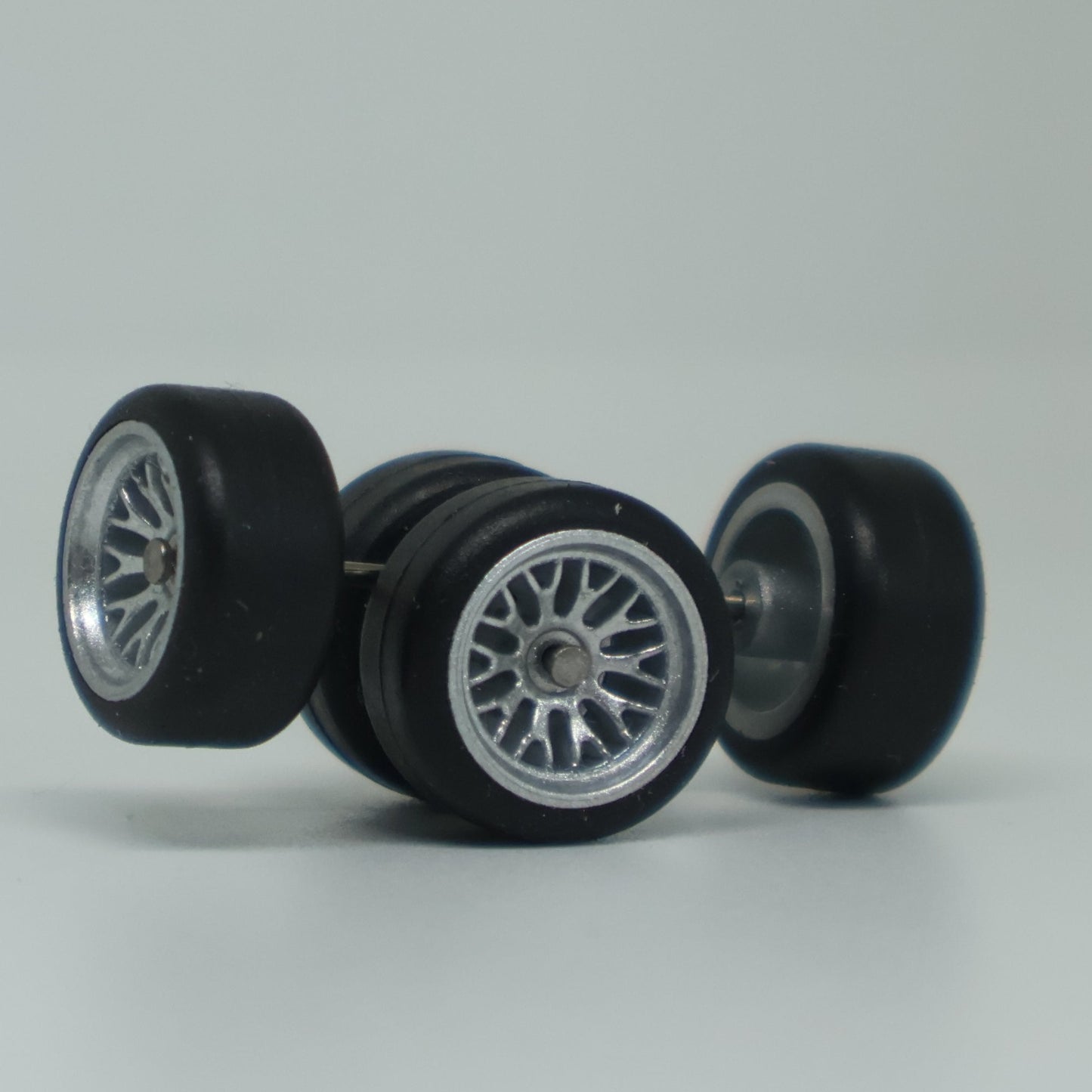 Llantas de Goma  Escala 1:64 Básica Tipo F