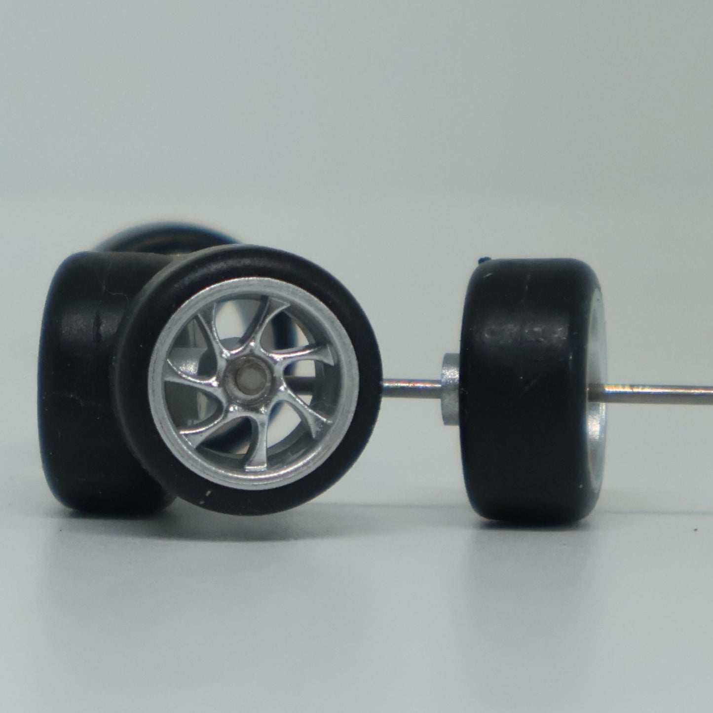 Llantas de Goma  Escala 1:64 Básica Tipo B