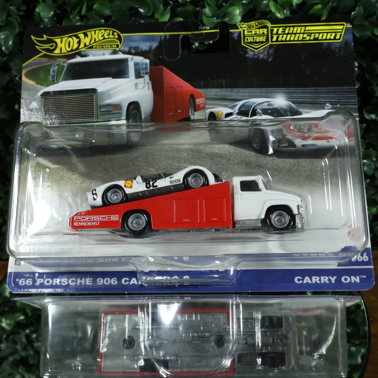 69 Porsche 906 Carrera S and Carry On