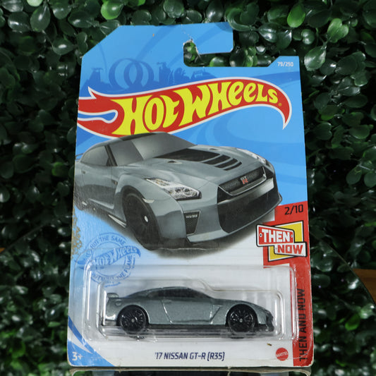17 Nissan GT-R R35