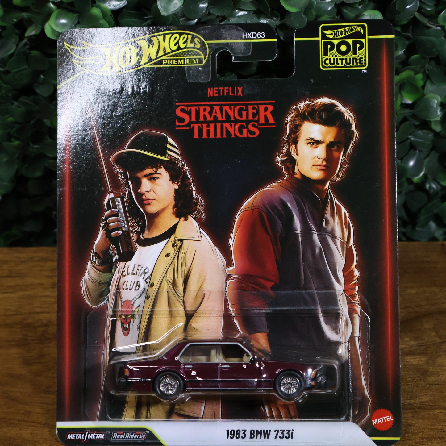 Hot Wheels Premium Pop Culture Netflix Stranger Things - 1983 BMW 733i