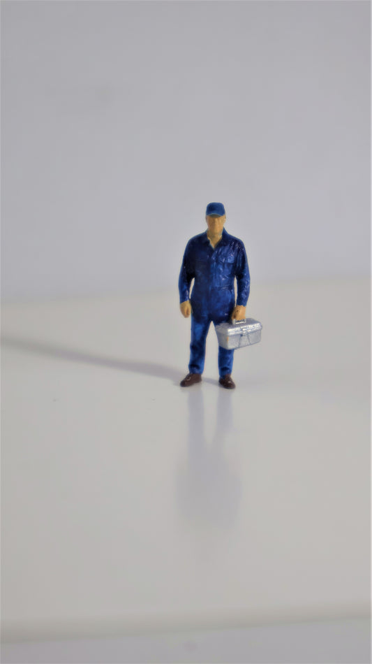 Figura mecánico miniatura 1:64 overol azul con maletín de herramientas plateado