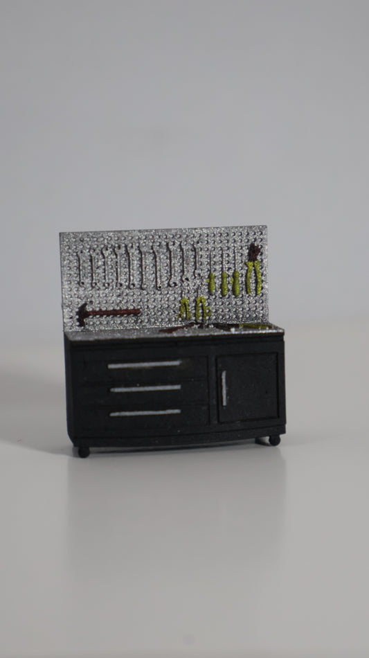 Mesa de trabajo con herramientas verdes miniatura 1:64 diorama garage