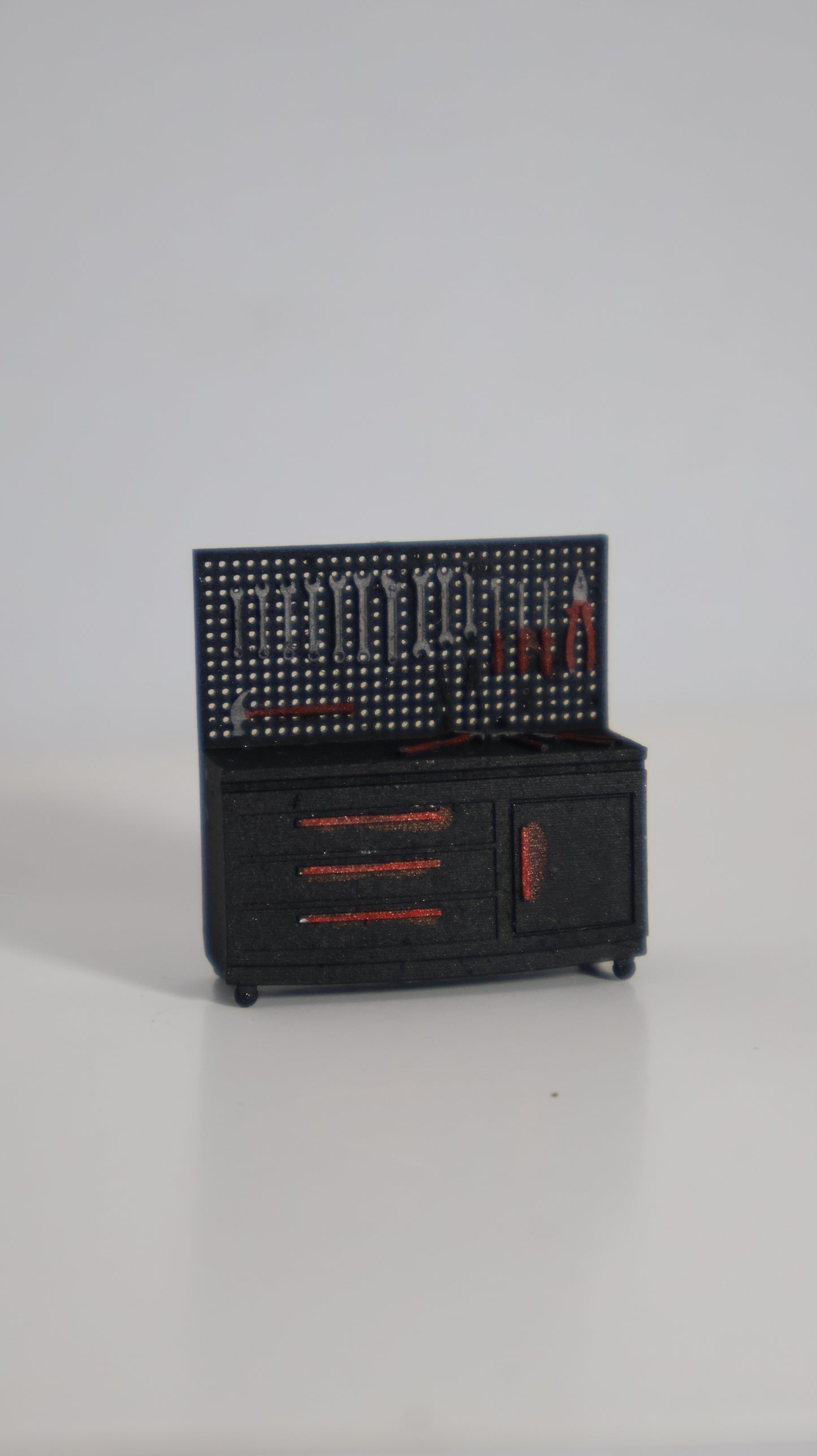 Mesa de trabajo Milwaukee miniatura 1:64 diorama garage negro rojo