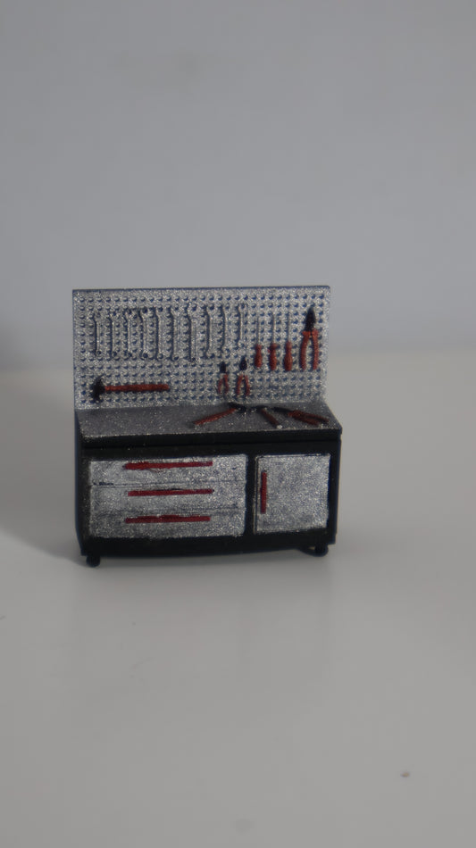 Mesa de trabajo con herramientas rojas miniatura 1:64 diorama garage