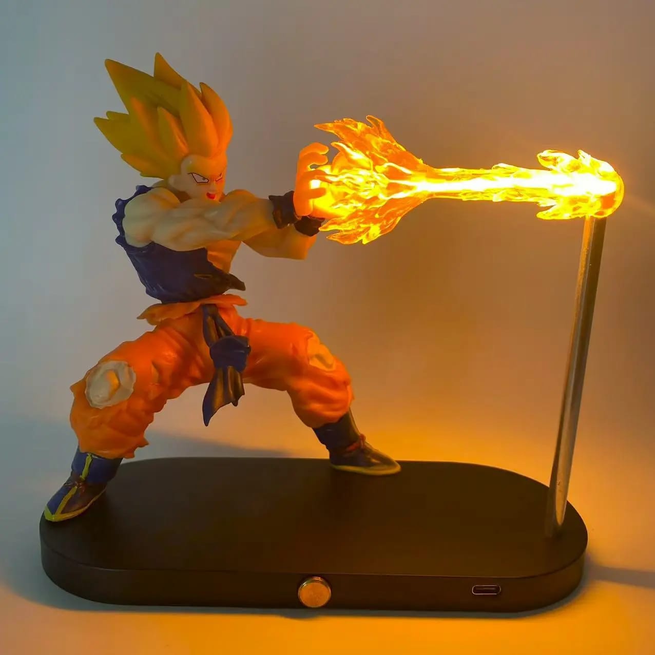 Lámpara Figura Goku Super Saiyajin – Kamehameha LED con Base USB