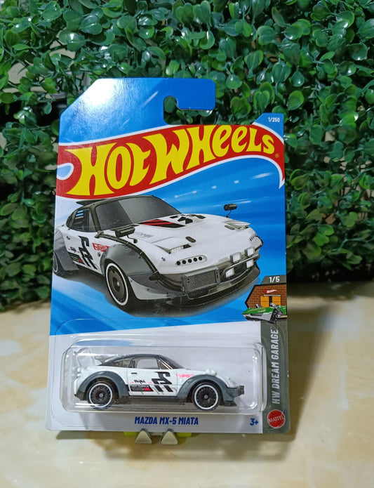 Hot Wheels Mazda MX-5 Miata - HW Dream Garage