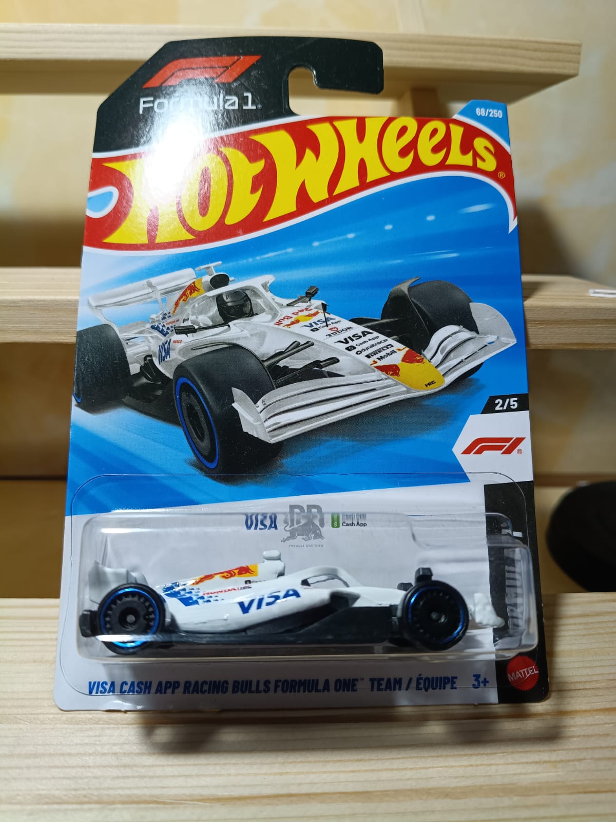 Visa Cash App Racing Bulls Formula One Team Hot Wheels Formula 1 2/5 blanco