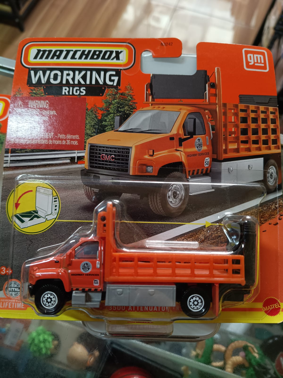 Matchbox Working Rigs GMC C5500 Attenuator #58
