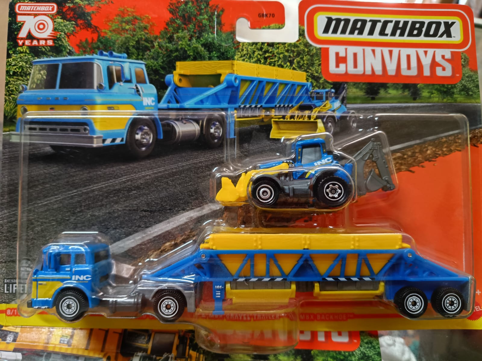 Matchbox Convoys 70 Years MBX Car Transporter con Backhoe Loader