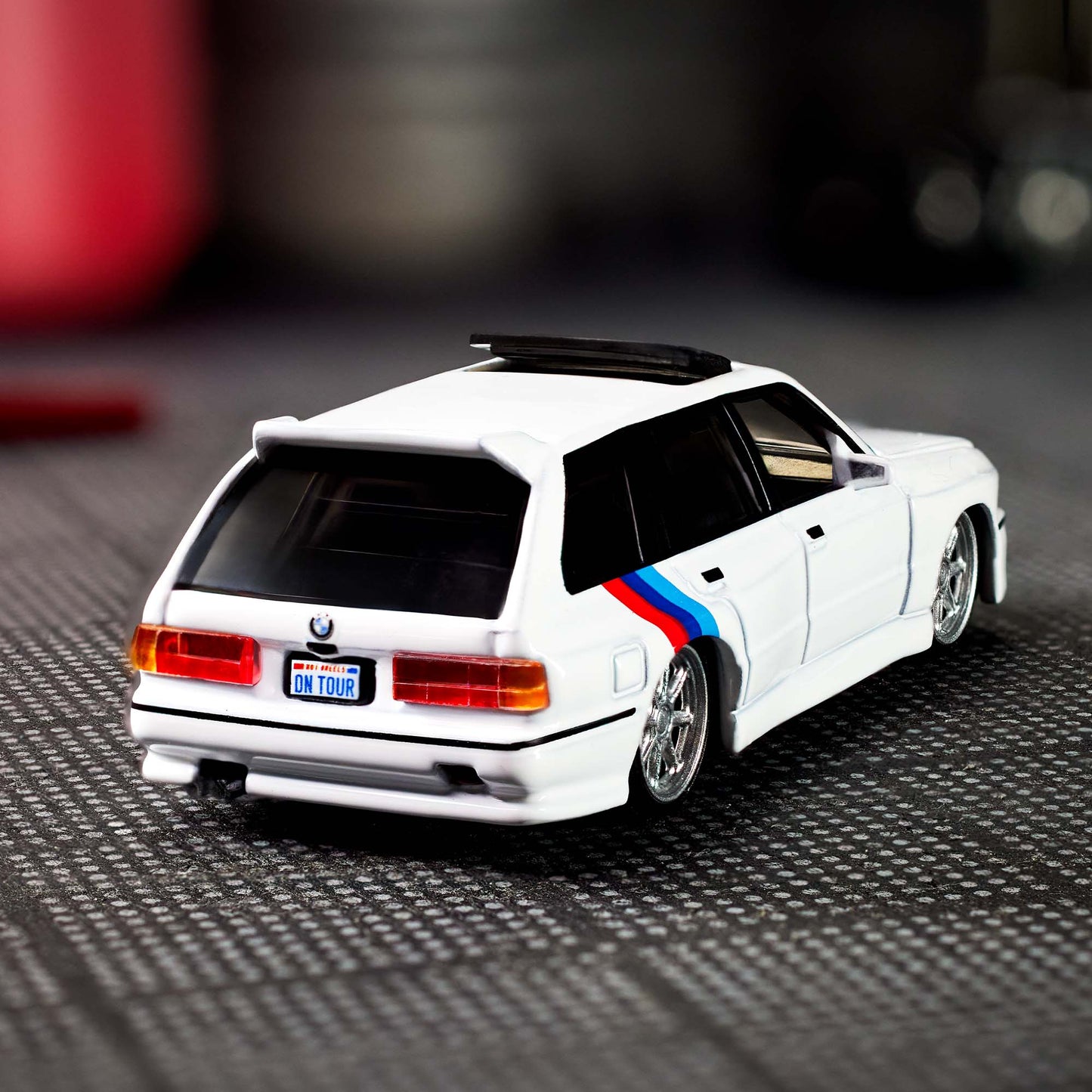 Hot Wheels Elite 64 #8 - 1990 BMW 318i Touring