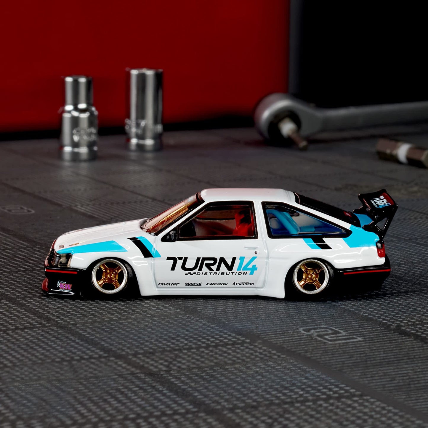 Hot Wheels Elite 64 #16 - Toyota Corolla Levin AE86 Custom Turn 14