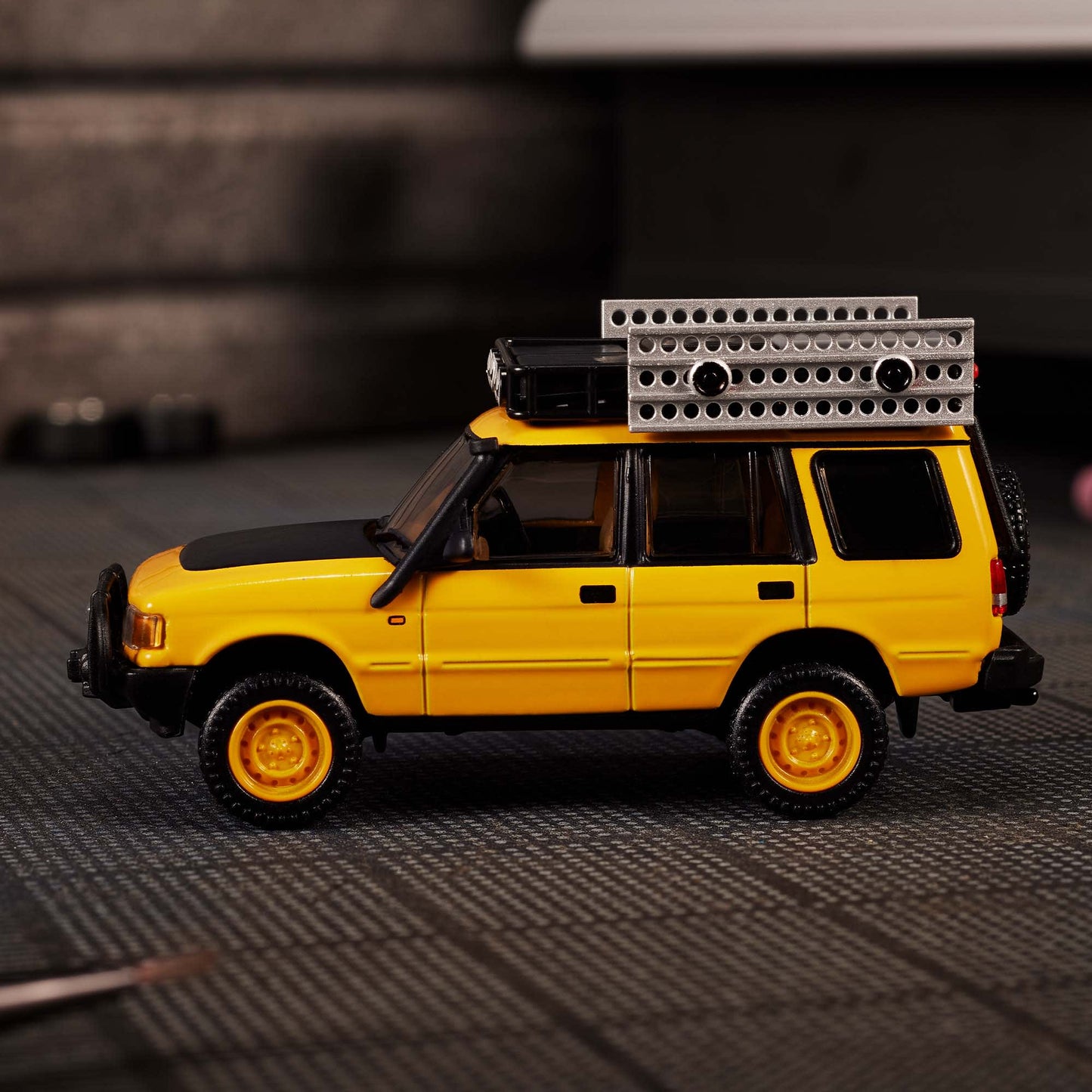 Hot Wheels Elite 64 Mod Shop - Land Rover Discovery