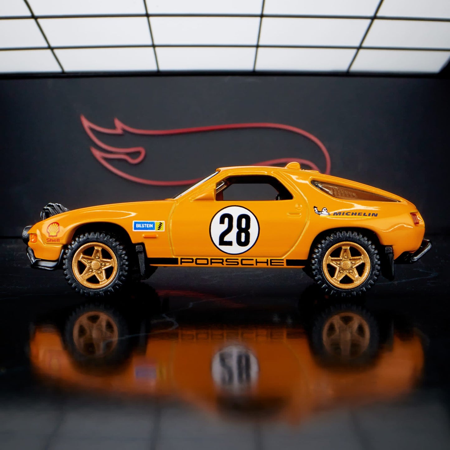 Hot Wheels Elite 64 - Porsche 928 Safari