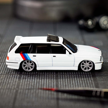 Hot Wheels Elite 64 #8 - 1990 BMW 318i Touring