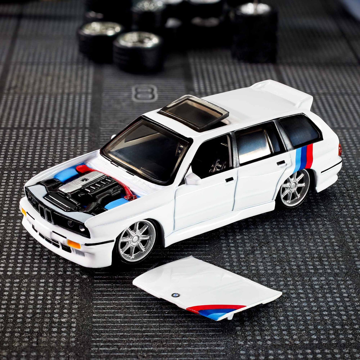 Hot Wheels Elite 64 #8 - 1990 BMW 318i Touring